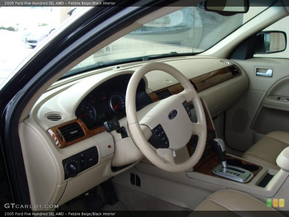 Pebble Beige/Black 2005 Ford Five Hundred Interiors