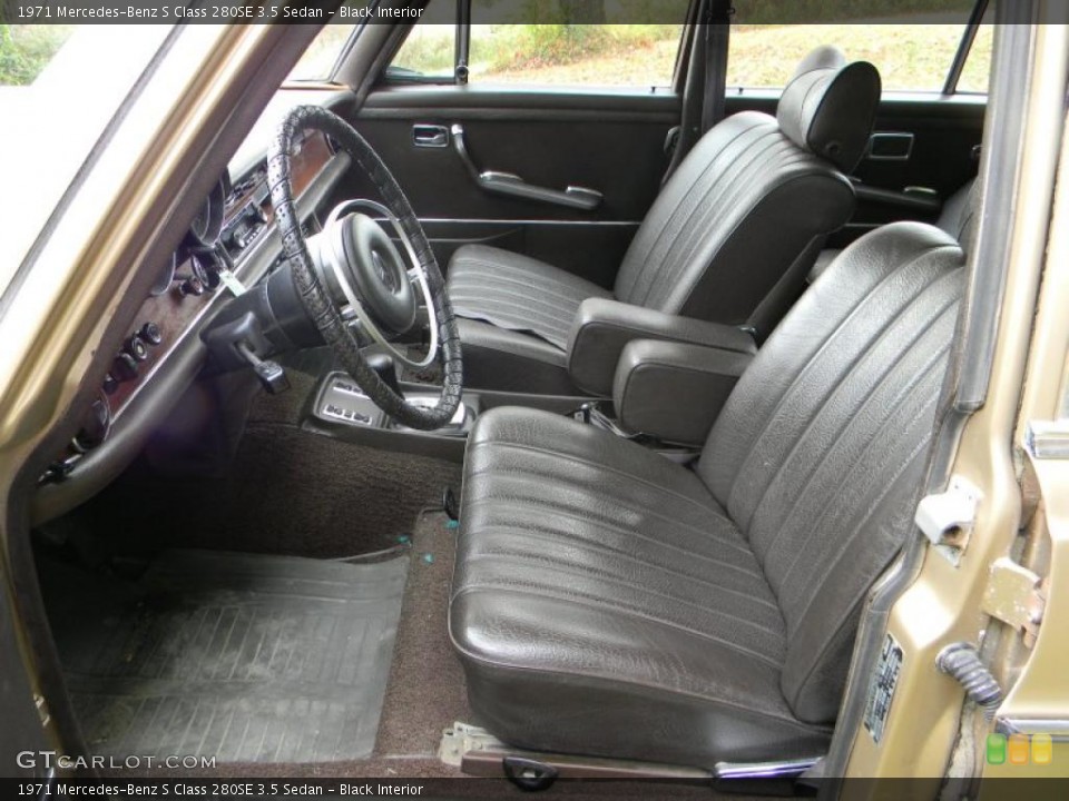 Black Interior Photo for the 1971 Mercedes-Benz S Class 280SE 3.5 Sedan #43536570