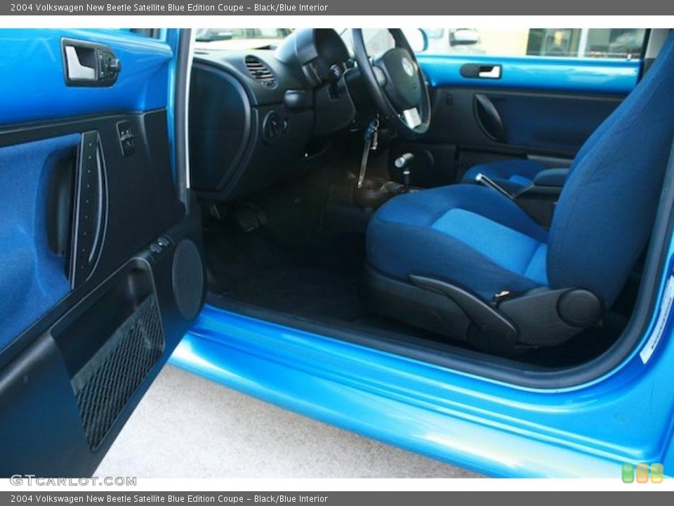 Black/Blue Interior Photo for the 2004 Volkswagen New Beetle Satellite Blue Edition Coupe #43544052