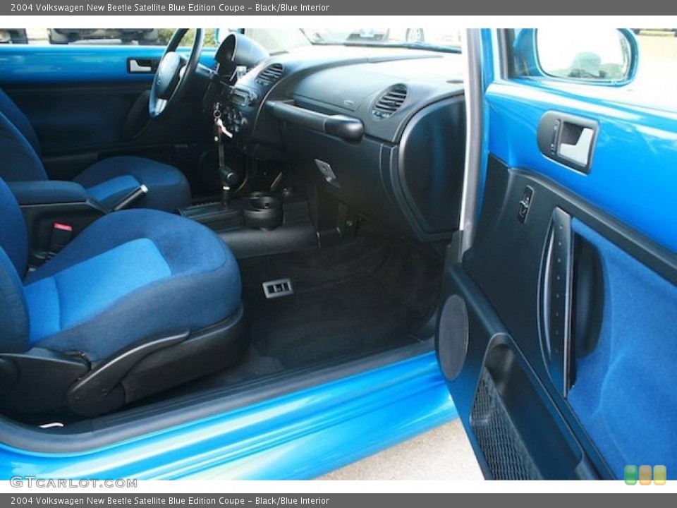 Black/Blue 2004 Volkswagen New Beetle Interiors