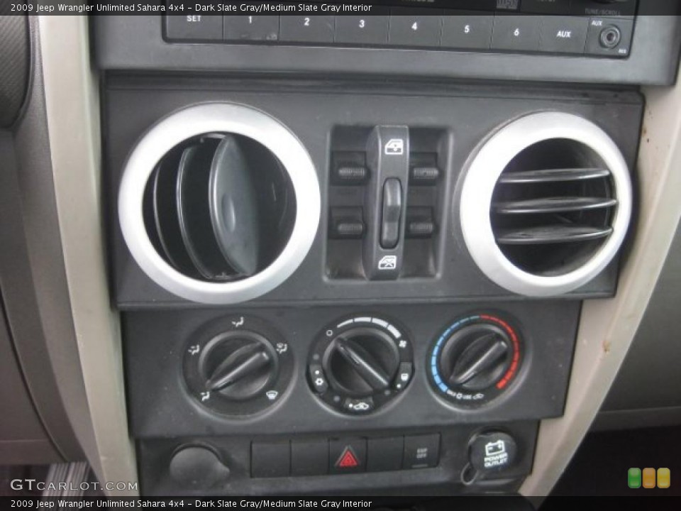 Dark Slate Gray/Medium Slate Gray Interior Controls for the 2009 Jeep Wrangler Unlimited Sahara 4x4 #43544440