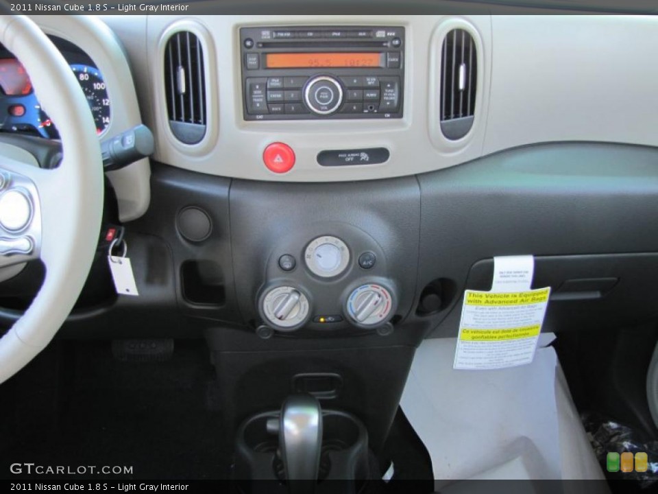 Light Gray Interior Controls for the 2011 Nissan Cube 1.8 S #43563558