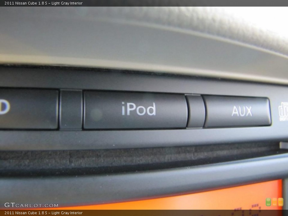 Light Gray Interior Controls for the 2011 Nissan Cube 1.8 S #43563610
