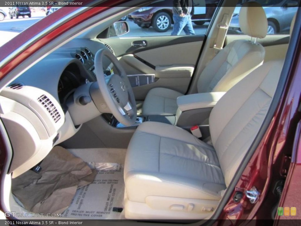 Blond Interior Photo for the 2011 Nissan Altima 3.5 SR #43564902