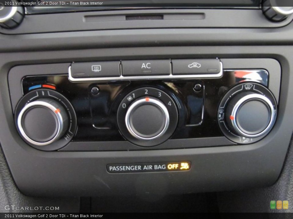 Titan Black Interior Controls for the 2011 Volkswagen Golf 2 Door TDI #43571958