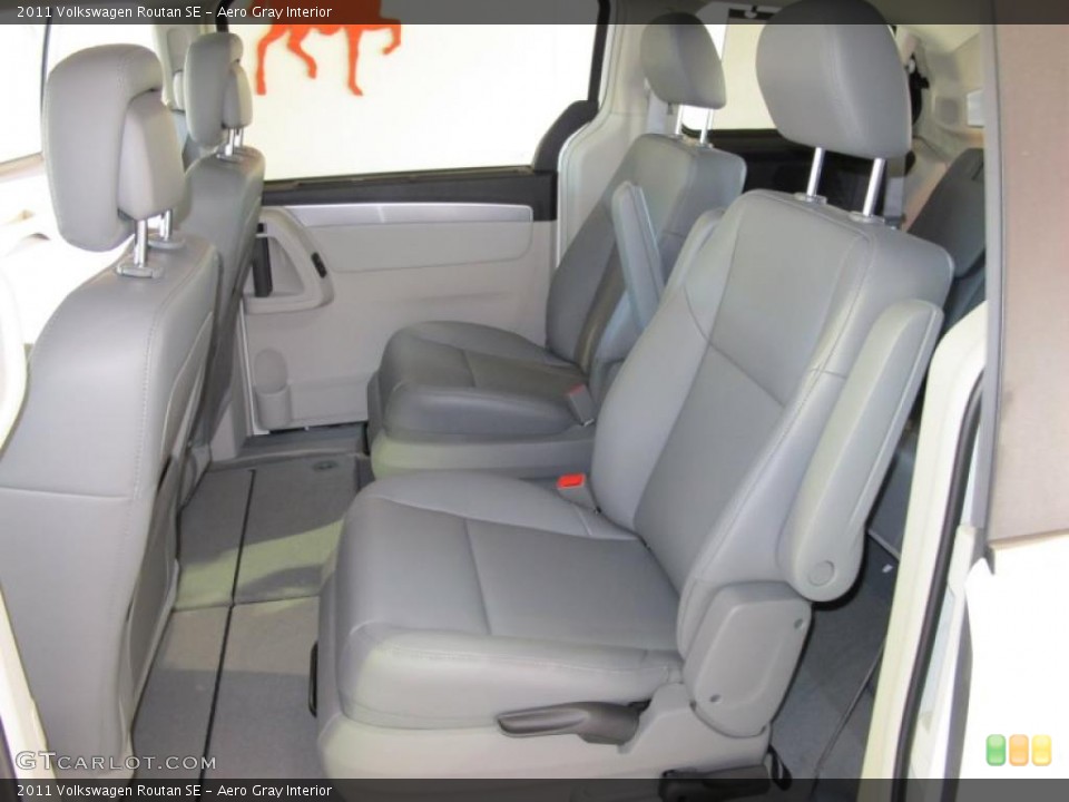 Aero Gray Interior Photo for the 2011 Volkswagen Routan SE #43573440