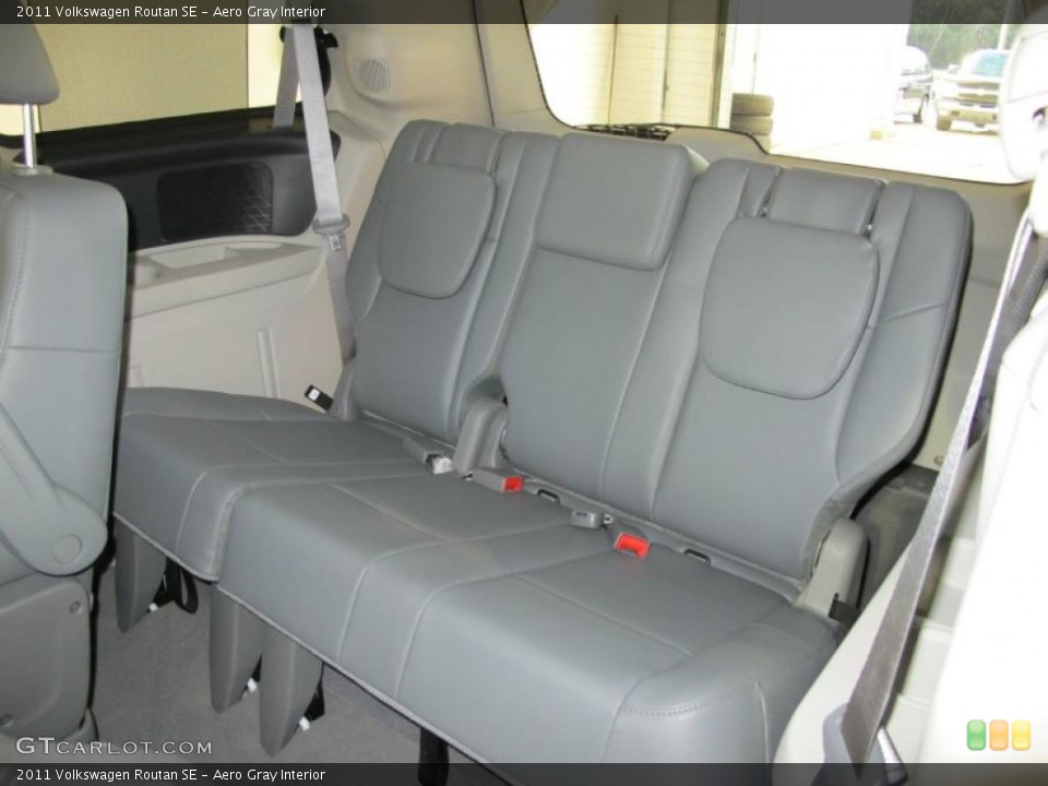 Aero Gray Interior Photo for the 2011 Volkswagen Routan SE #43573456