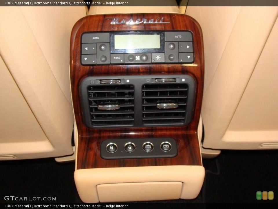 Beige Interior Controls for the 2007 Maserati Quattroporte  #43615156