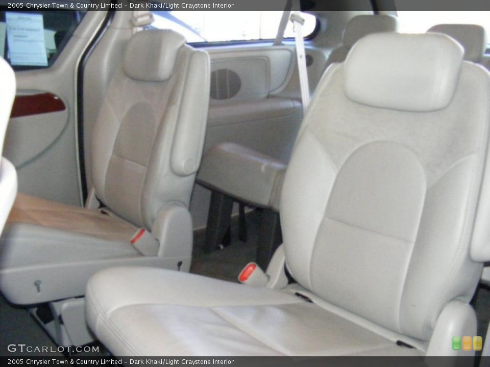 Dark Khaki/Light Graystone Interior Photo for the 2005 Chrysler Town & Country Limited #43643020