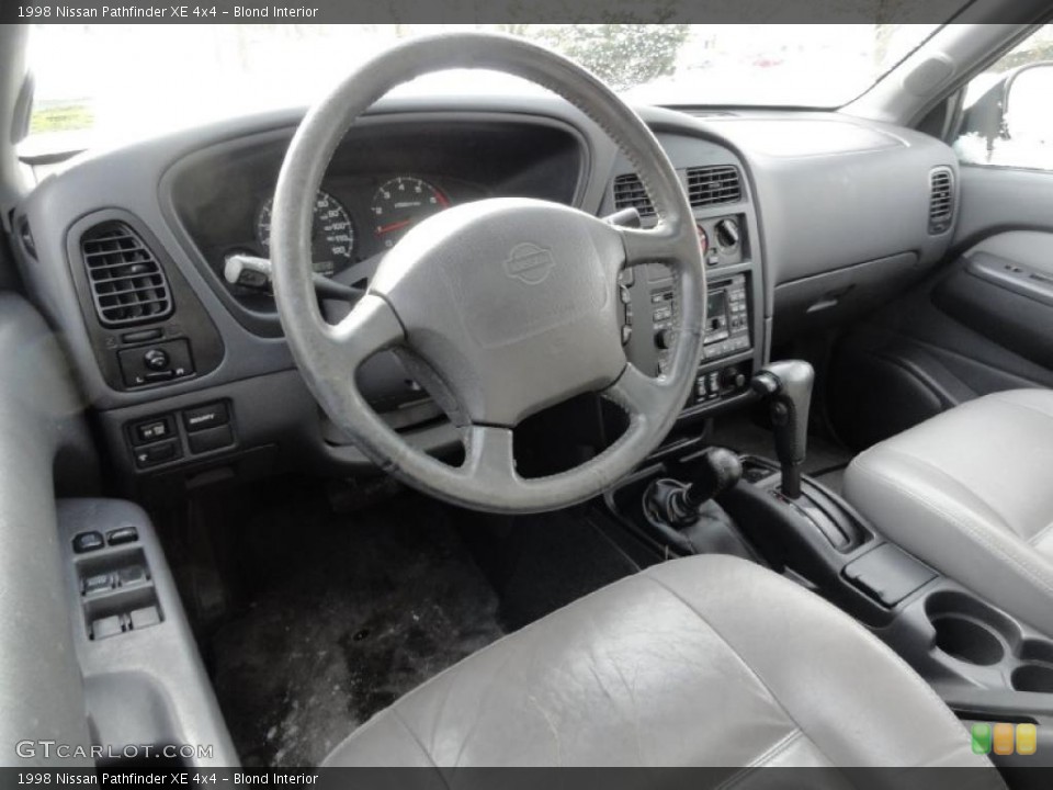 Blond Interior Photo for the 1998 Nissan Pathfinder XE 4x4 #43648311