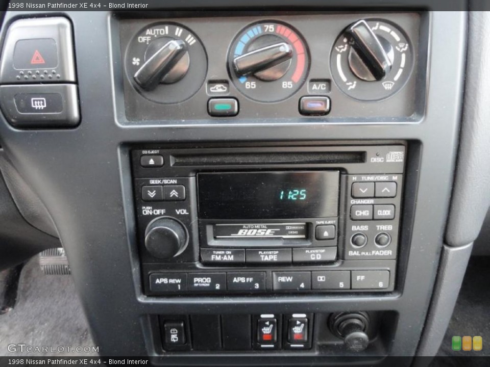 Blond Interior Controls for the 1998 Nissan Pathfinder XE 4x4 #43648343