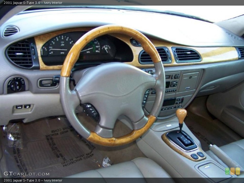 Ivory Interior Photo for the 2001 Jaguar S-Type 3.0 #43689972