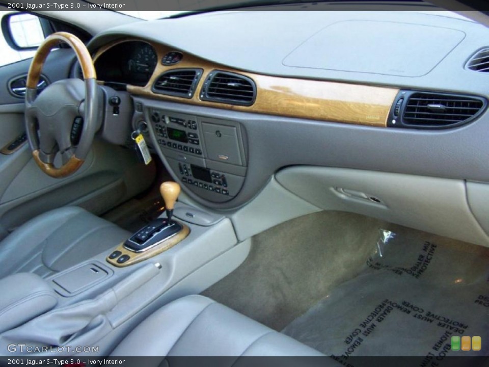Ivory Interior Photo for the 2001 Jaguar S-Type 3.0 #43689988
