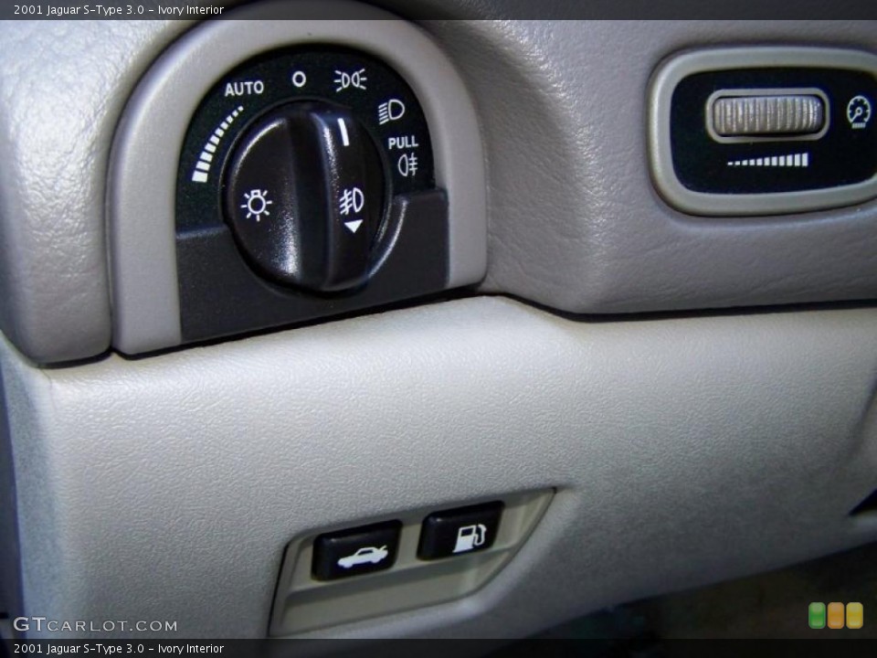 Ivory Interior Controls for the 2001 Jaguar S-Type 3.0 #43690284