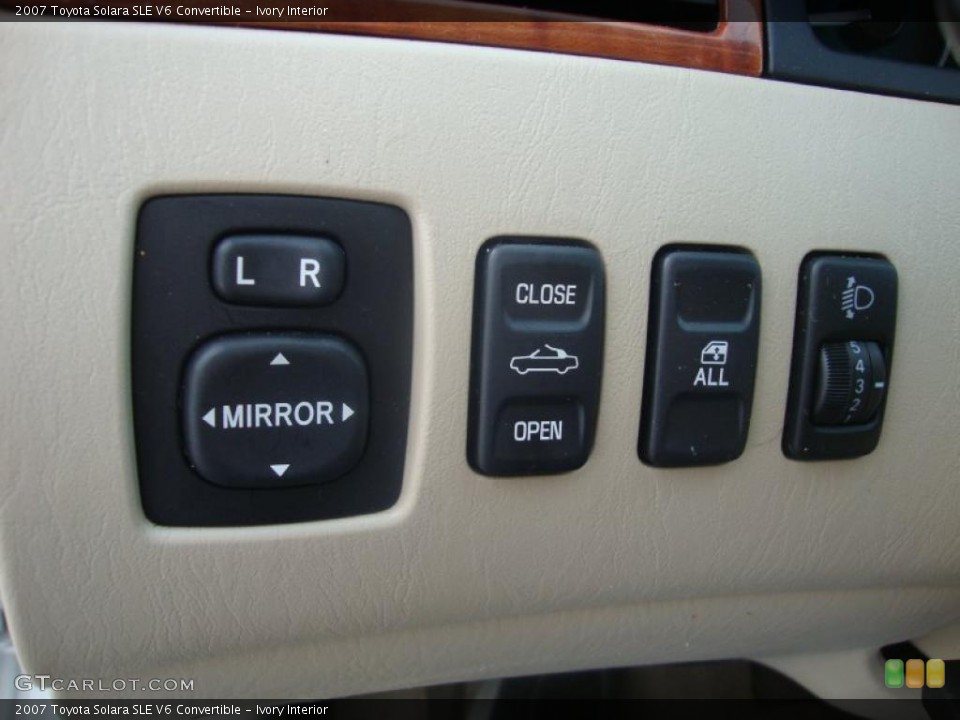 Ivory Interior Controls for the 2007 Toyota Solara SLE V6 Convertible #43742452