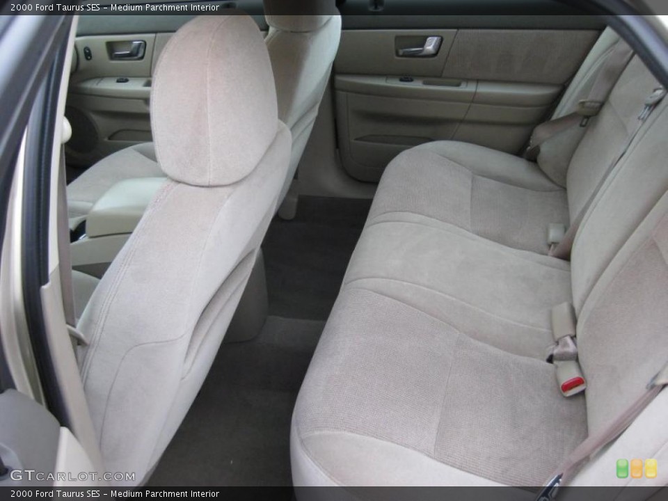 Medium Parchment Interior Photo for the 2000 Ford Taurus SES #43771904