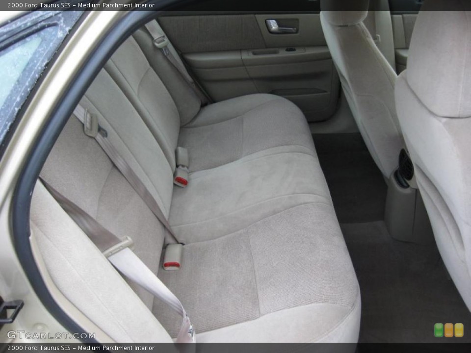 Medium Parchment Interior Photo for the 2000 Ford Taurus SES #43772000