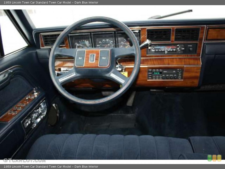 Dark Blue Interior Photo for the 1989 Lincoln Town Car  #43784962