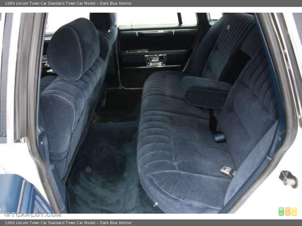 Dark Blue Interior Photo for the 1989 Lincoln Town Car  #43785126