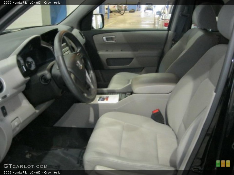 Gray Interior Photo for the 2009 Honda Pilot LX 4WD #43786066