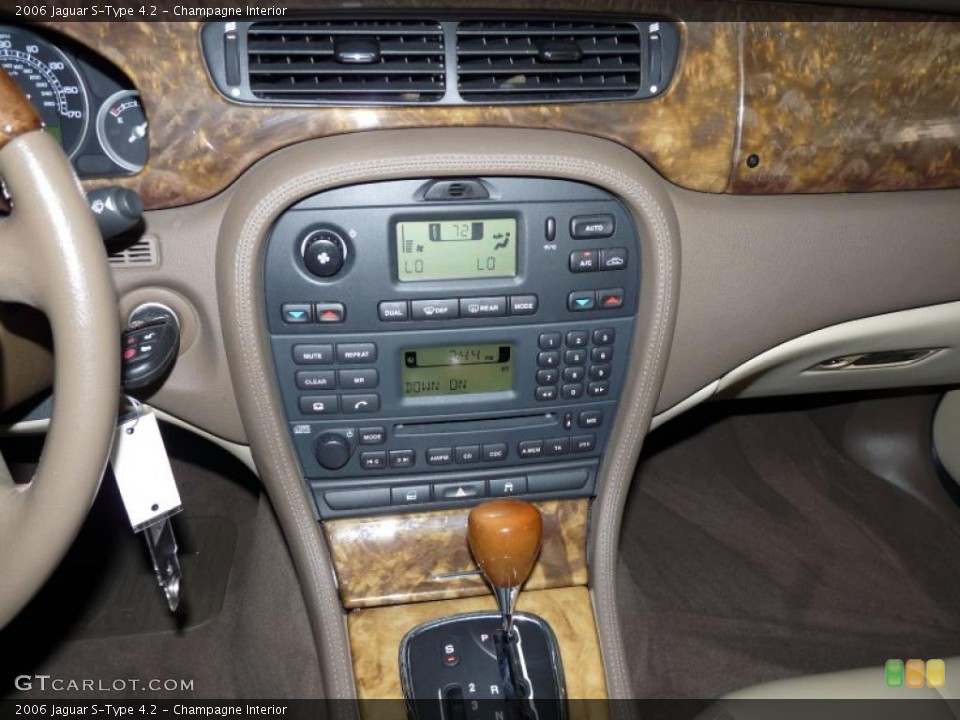 Champagne Interior Controls for the 2006 Jaguar S-Type 4.2 #43788642