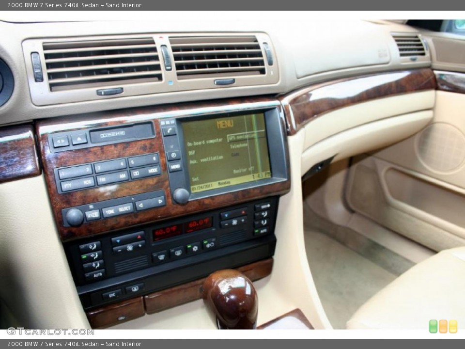 Sand Interior Controls for the 2000 BMW 7 Series 740iL Sedan #43789906