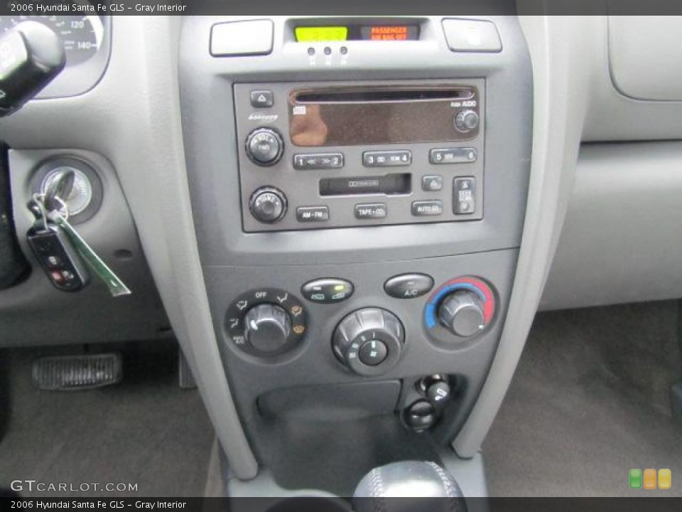 Gray Interior Controls for the 2006 Hyundai Santa Fe GLS #43931054
