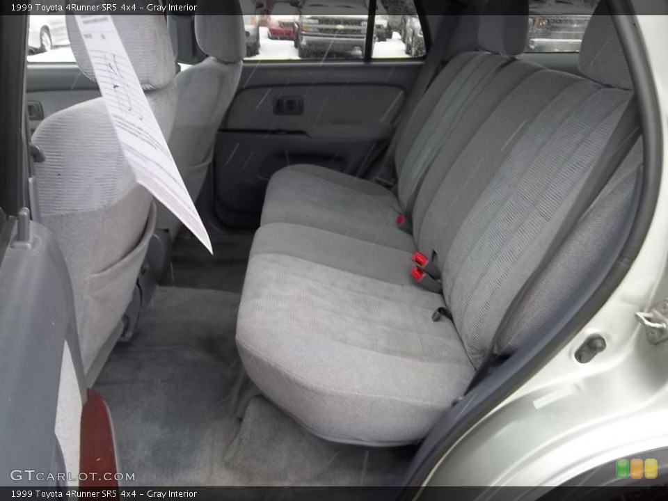 Gray Interior Photo for the 1999 Toyota 4Runner SR5 4x4 #43985548