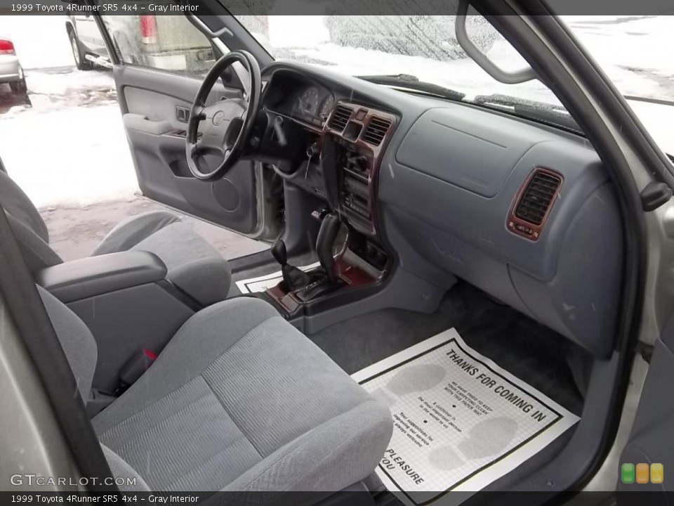 Gray Interior Photo for the 1999 Toyota 4Runner SR5 4x4 #43985576