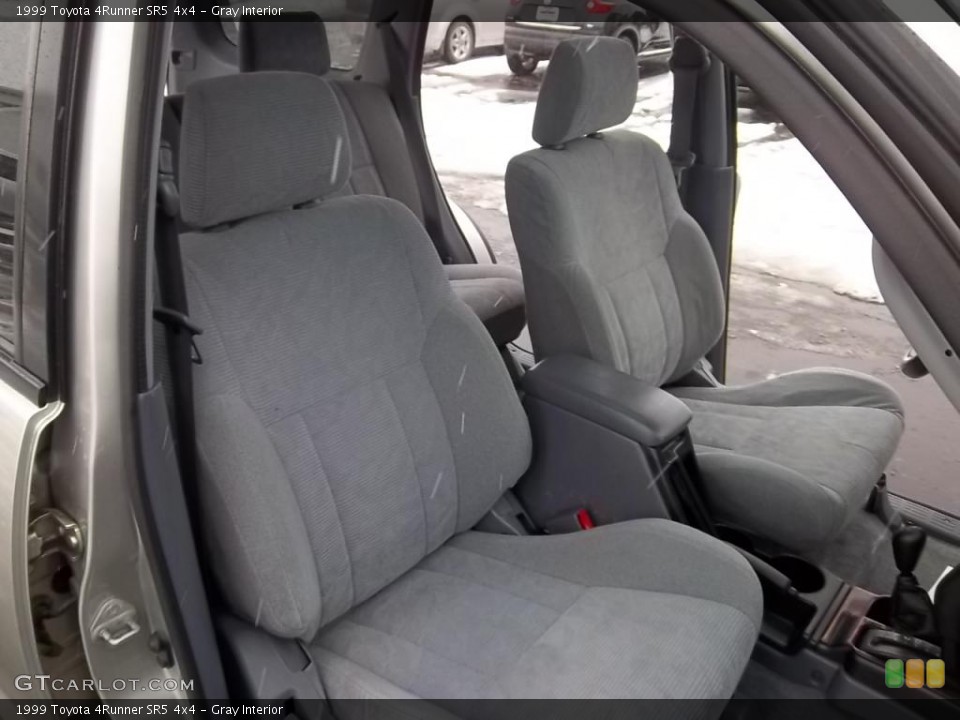 Gray Interior Photo for the 1999 Toyota 4Runner SR5 4x4 #43985588