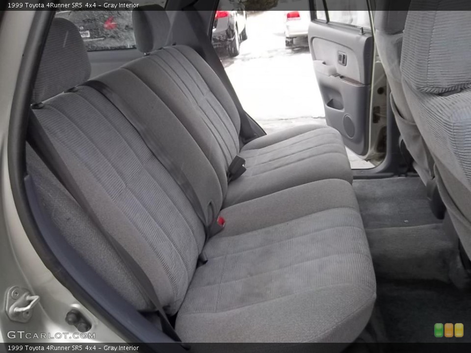 Gray Interior Photo for the 1999 Toyota 4Runner SR5 4x4 #43985608