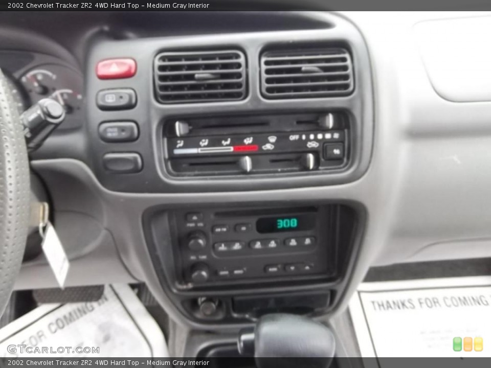 Medium Gray Interior Controls for the 2002 Chevrolet Tracker ZR2 4WD Hard Top #43987280