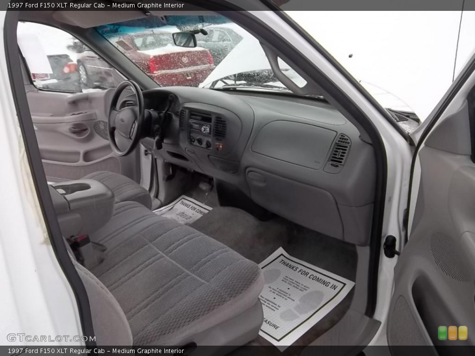 Medium Graphite Interior Photo for the 1997 Ford F150 XLT Regular Cab #43987384
