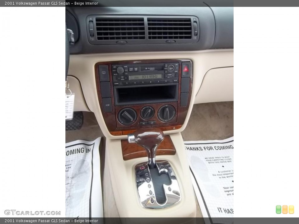 Beige Interior Controls for the 2001 Volkswagen Passat GLS Sedan #43989764