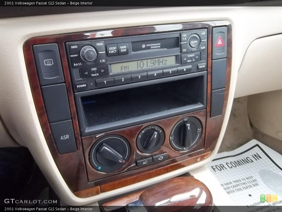 Beige Interior Controls for the 2001 Volkswagen Passat GLS Sedan #43989776