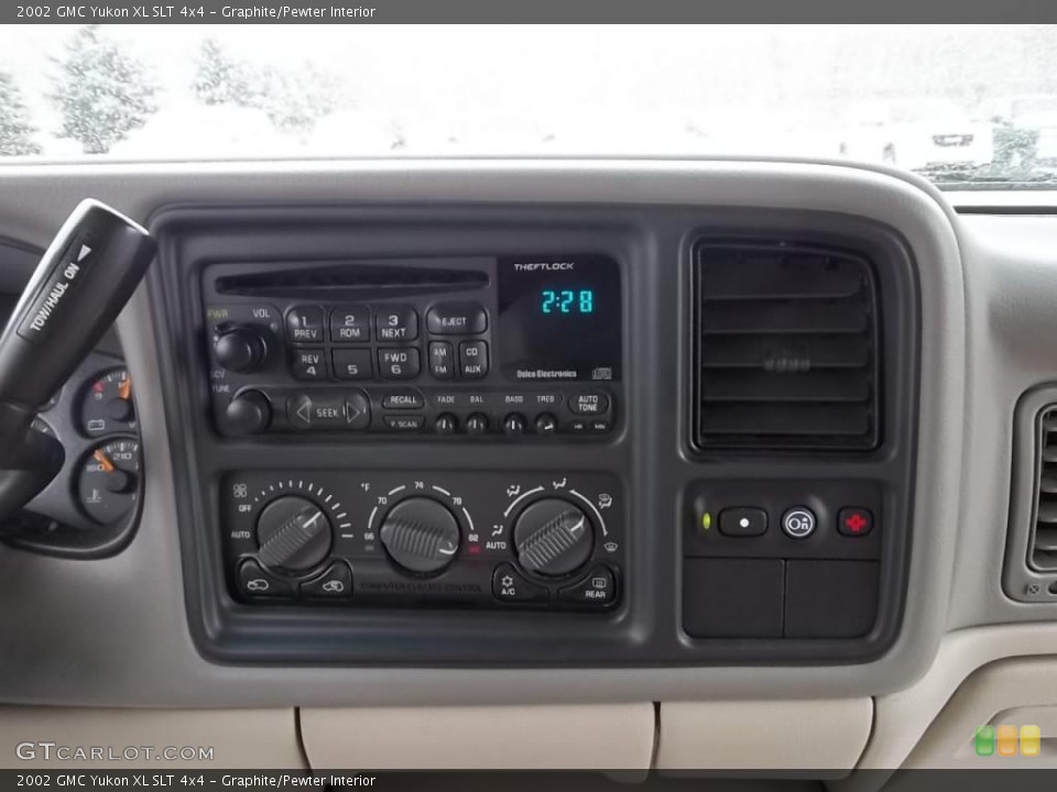 Graphite/Pewter Interior Controls for the 2002 GMC Yukon XL SLT 4x4 #43989892