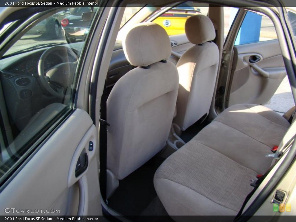 Medium Pebble Interior Photo for the 2001 Ford Focus SE Sedan #43996102