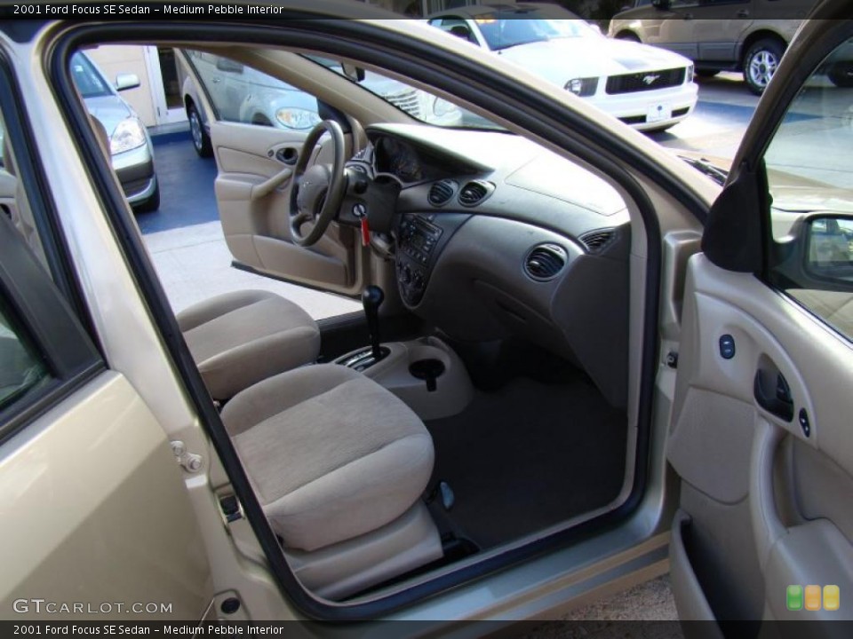 Medium Pebble Interior Photo for the 2001 Ford Focus SE Sedan #43996150