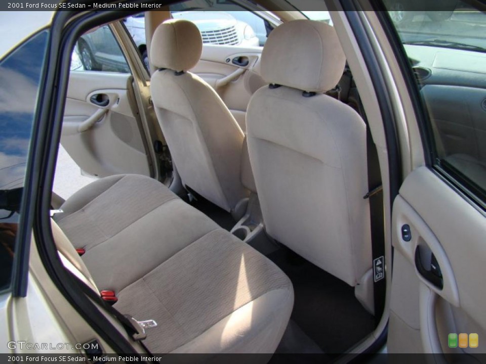 Medium Pebble Interior Photo for the 2001 Ford Focus SE Sedan #43996166