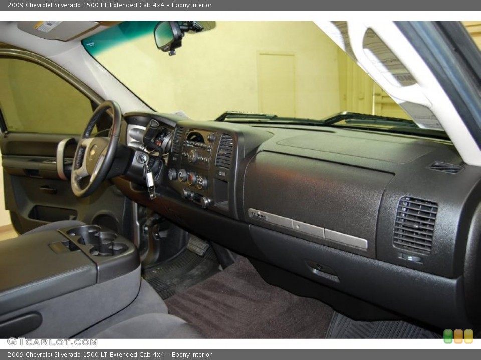 Ebony Interior Photo for the 2009 Chevrolet Silverado 1500 LT Extended Cab 4x4 #44001707