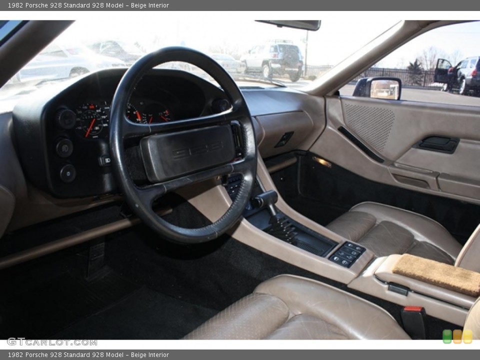 Beige Interior Photo for the 1982 Porsche 928  #44013076