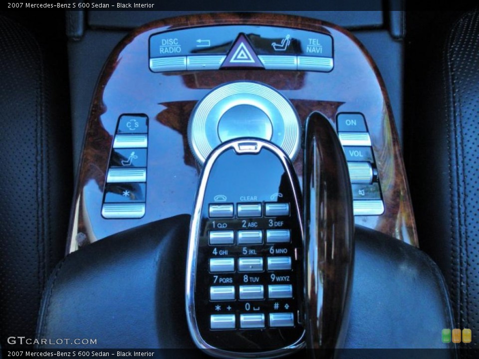 Black Interior Controls for the 2007 Mercedes-Benz S 600 Sedan #44040588