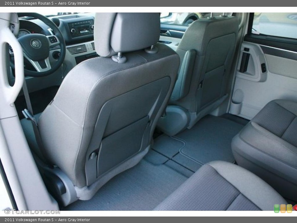 Aero Gray Interior Photo for the 2011 Volkswagen Routan S #44052768