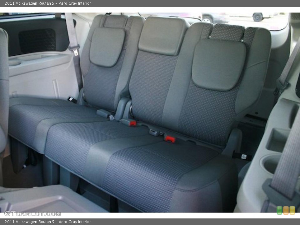 Aero Gray Interior Photo for the 2011 Volkswagen Routan S #44052796