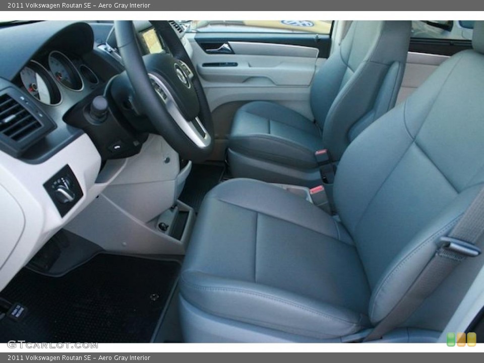 Aero Gray Interior Photo for the 2011 Volkswagen Routan SE #44053380