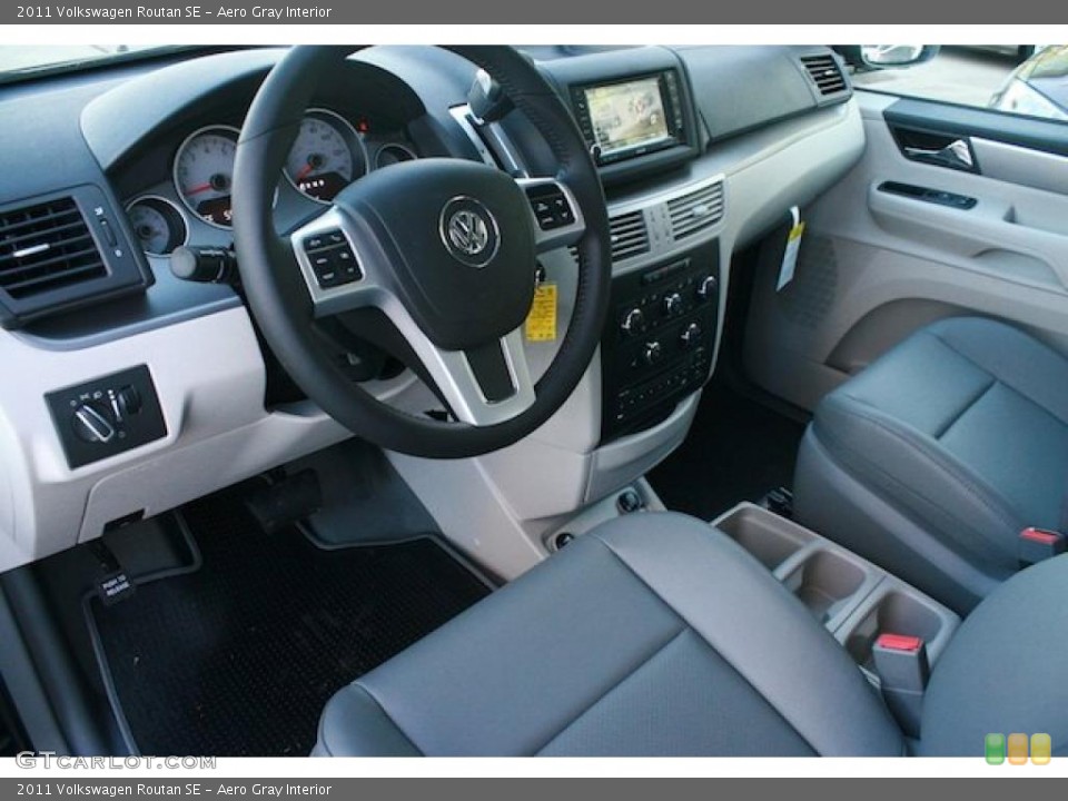 Aero Gray Interior Photo for the 2011 Volkswagen Routan SE #44053396