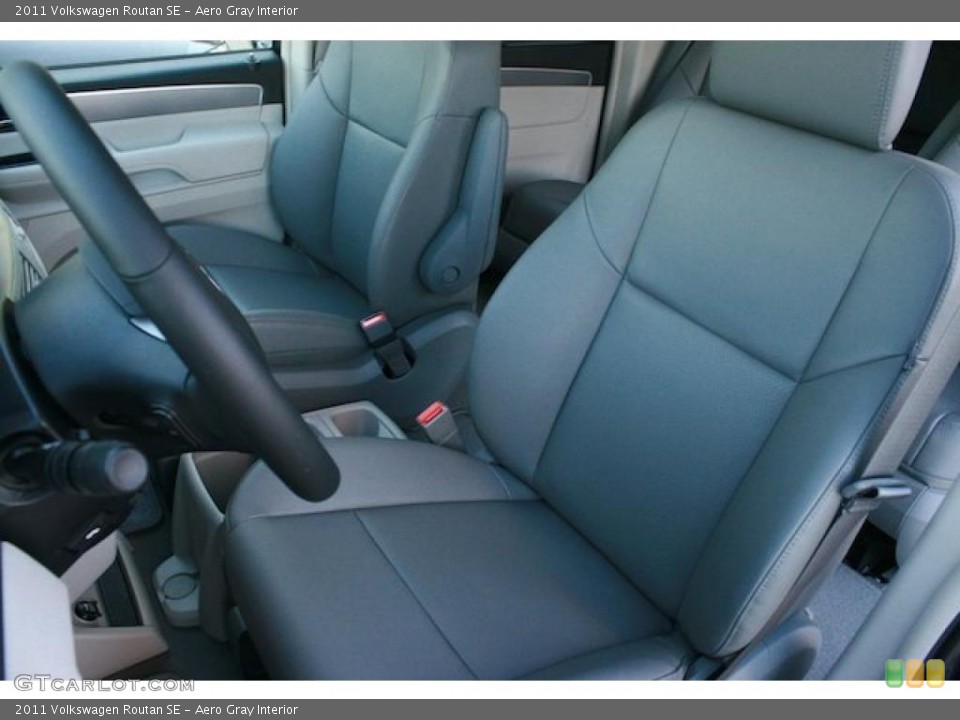 Aero Gray Interior Photo for the 2011 Volkswagen Routan SE #44053412