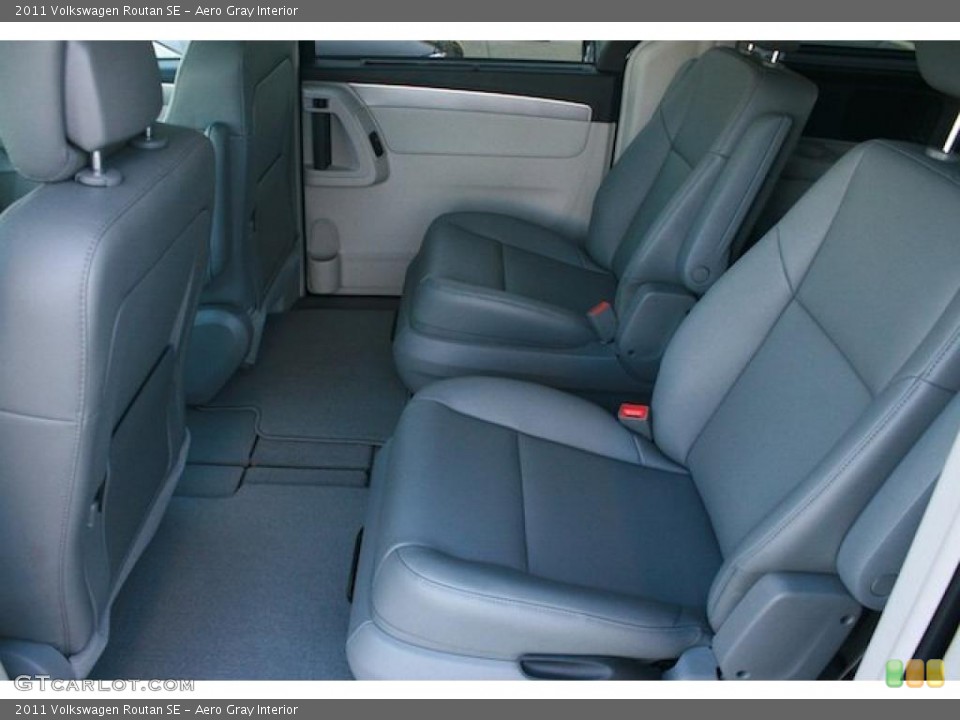 Aero Gray Interior Photo for the 2011 Volkswagen Routan SE #44053428