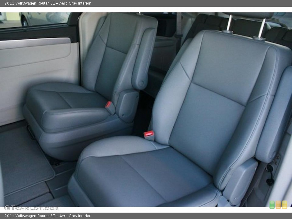 Aero Gray Interior Photo for the 2011 Volkswagen Routan SE #44053460