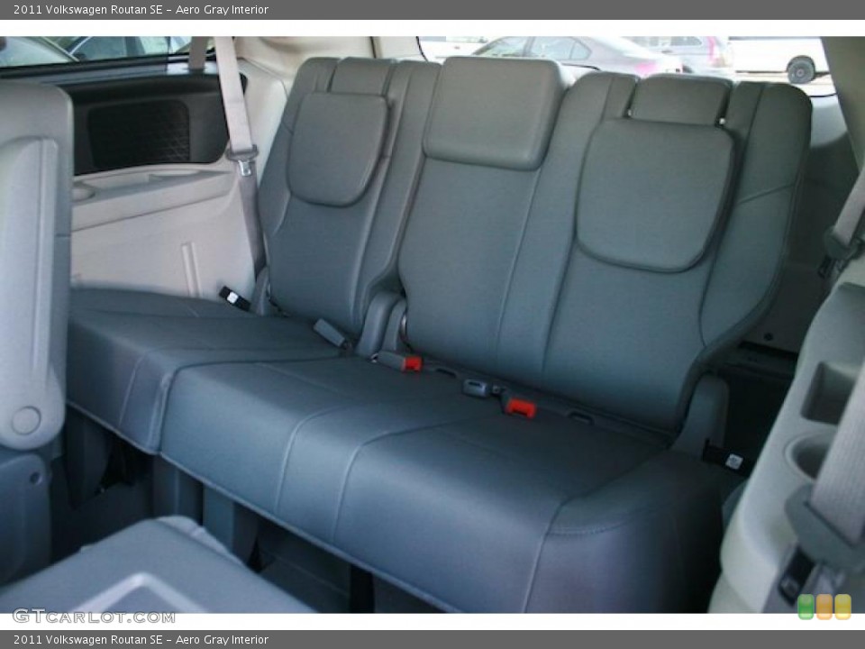 Aero Gray Interior Photo for the 2011 Volkswagen Routan SE #44053474